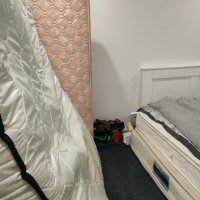 Nhà e có nhiều đệm .tủ lạnh .máy giặt.giườn